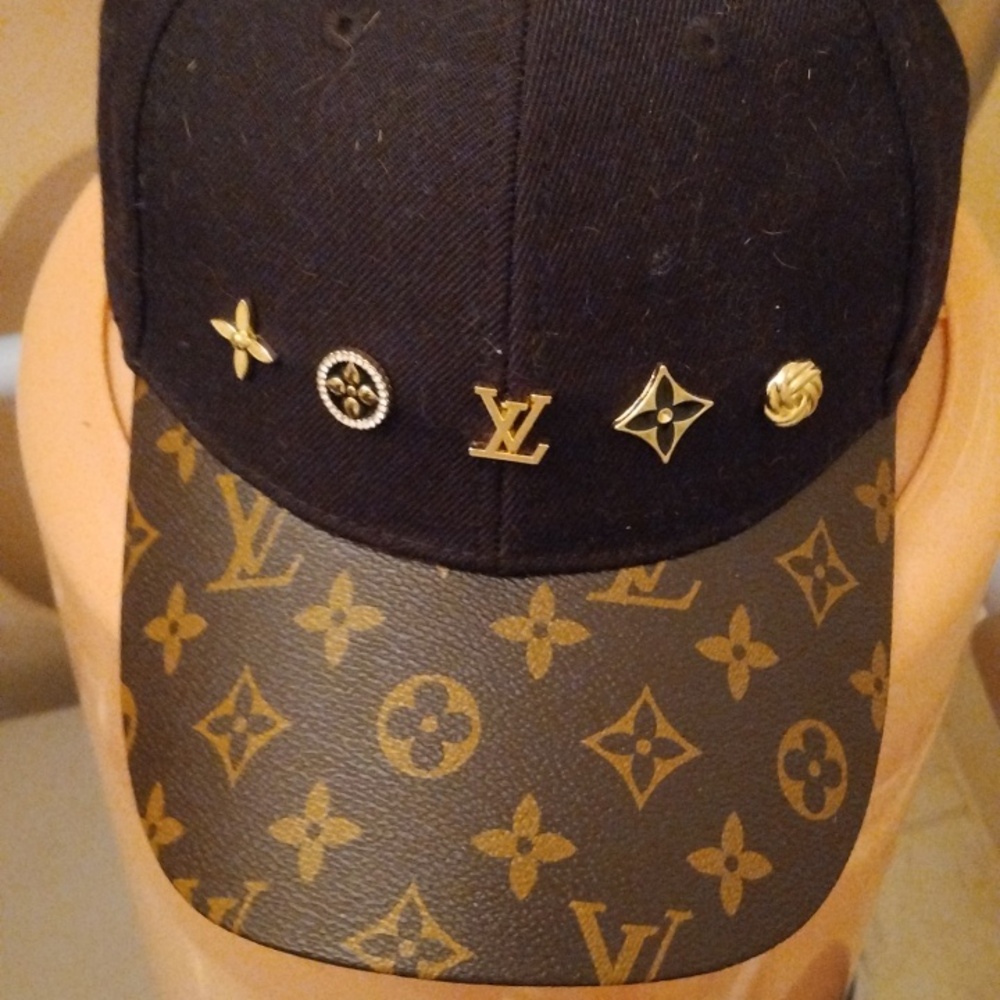Louis Vuitton authentic new unisex baseball cap.
